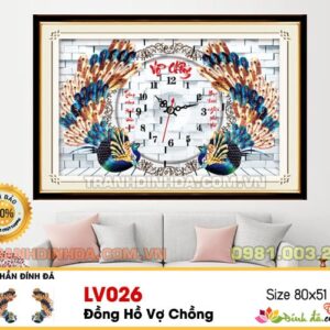 Tranh đính đá vợi chồng đồng hồ Vợ chồng LV026 kích thước 80x51cm