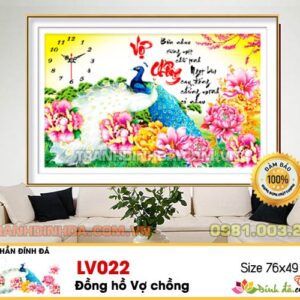 Tranh đính đá cao cấp vợ chồng đồng hồ thư pháp LV022 kích thước 76cm x 49cm